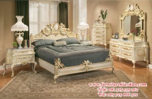 tempat tidur ukir Victorian mewah