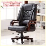 https://furnitureklasikan.com/wp-content/uploads/2018/03/kursi-kantor-jati-executive-direktur.jpg
