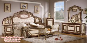 tempat tidur mewah modern klasik